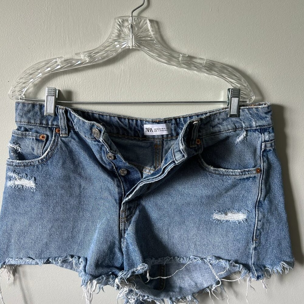 Frayed Mid-Rise Demin Shorts- Zara